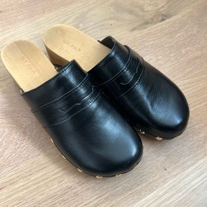 By Far Hans women’s clogs NWT